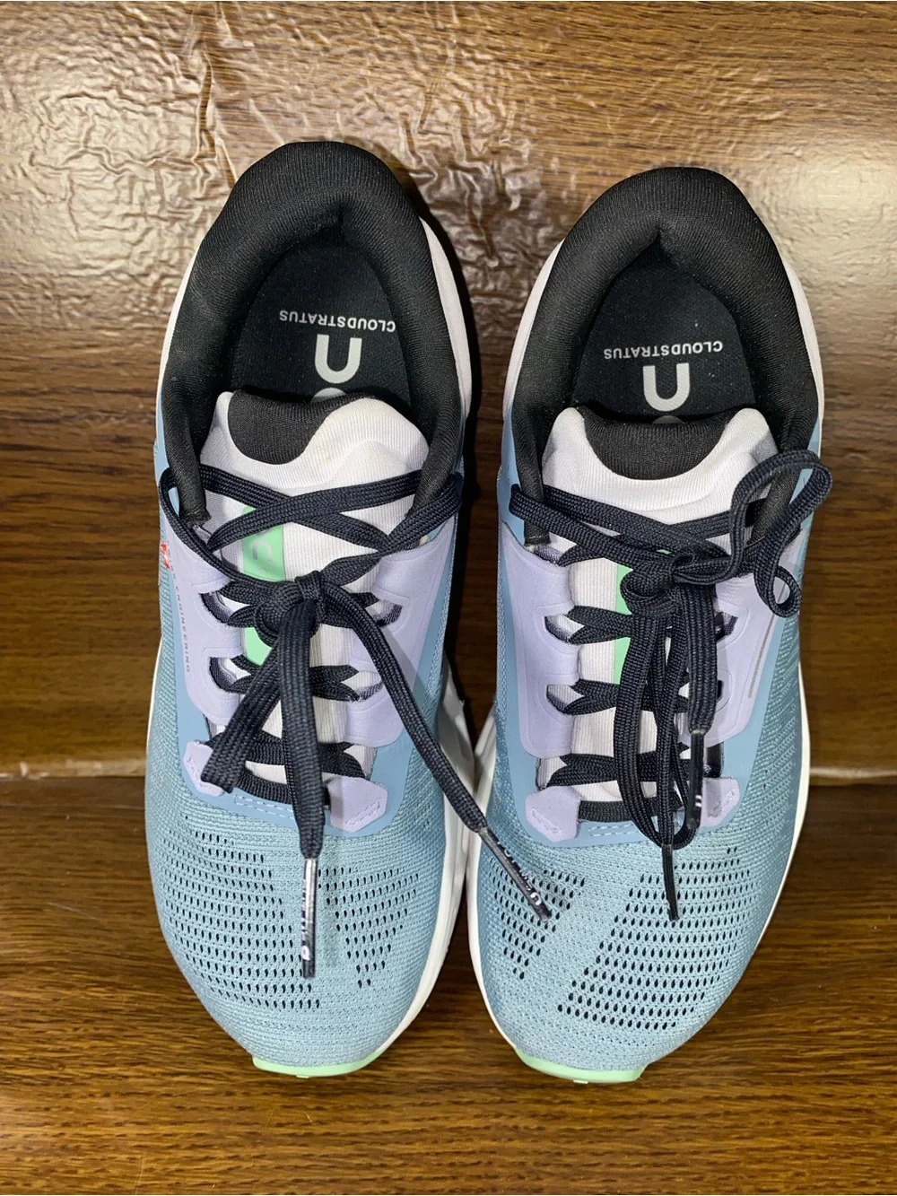 On Cloudstratus women’s shoe size 6.5